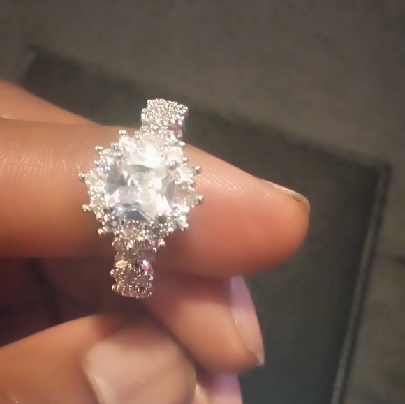 Women's Size 6 Sterling Silver Cz Stone ring - Picture 4 of 8